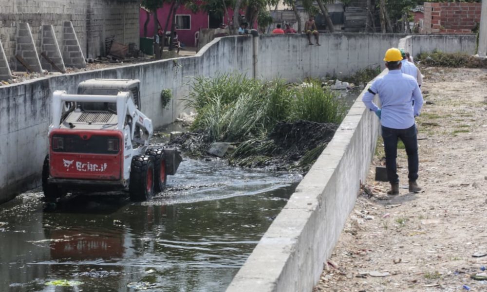 Edumas ha recogido 290 toneladas de basura en arroyos y canales de Soledad  – Vive La Noticia