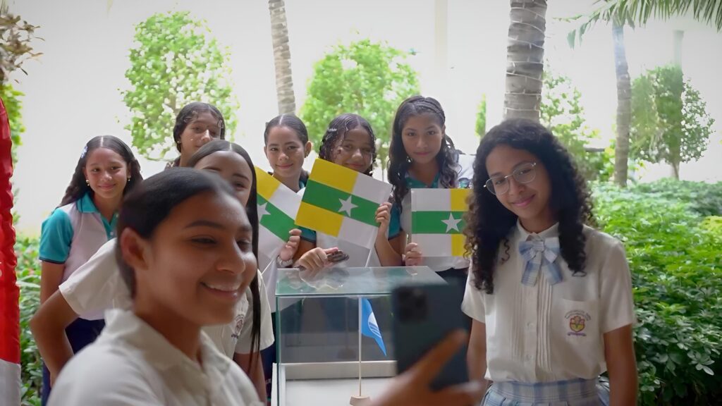 Bandera Azul hace su travesía por el Atlántico antes de izarse en Salinas del Rey 43 IMG 20251201 WA0130