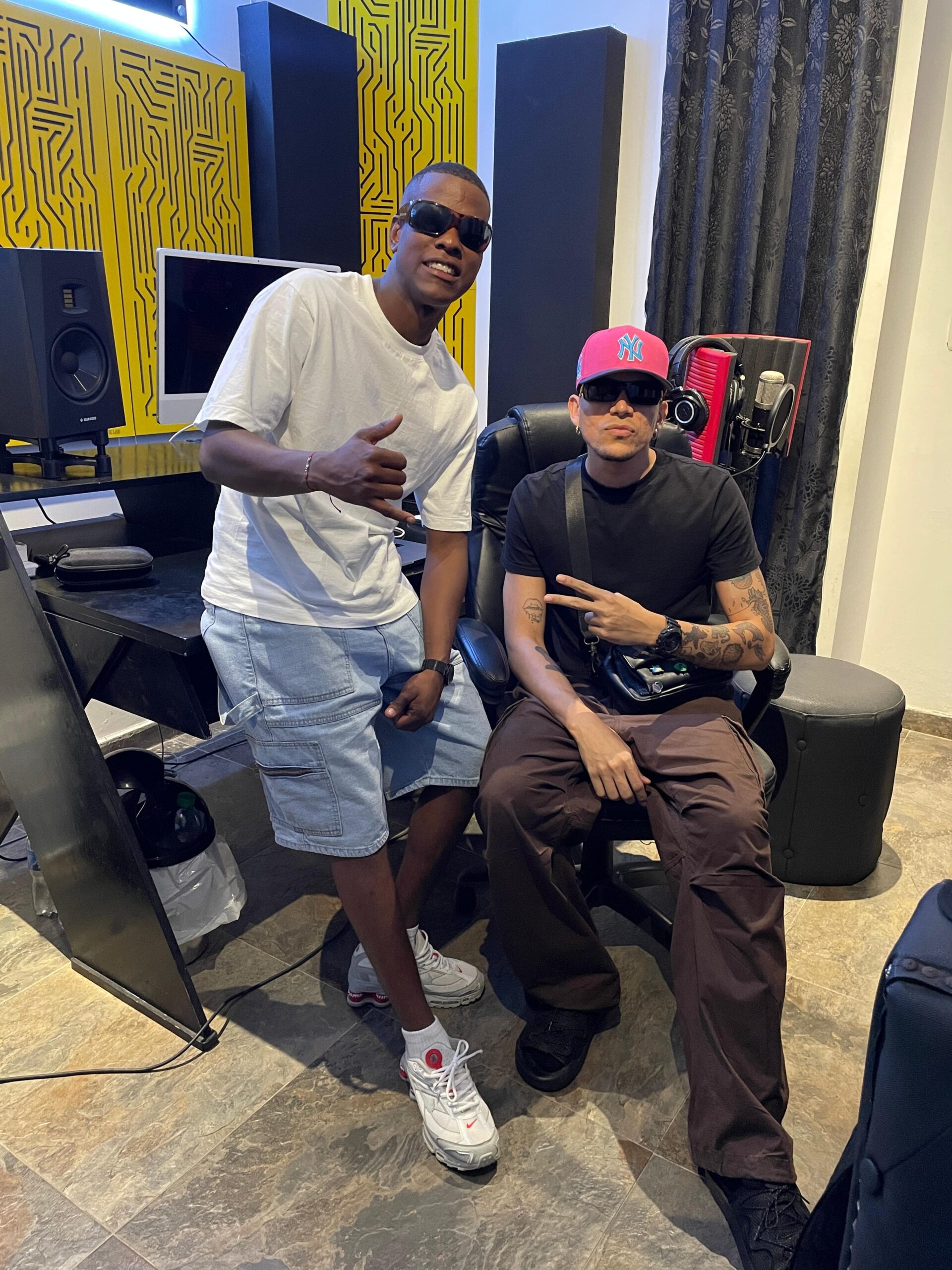 Talento de Repelón llega al estudio del productor Vic G On The Track, colaborador de Beele, Ozuna y Luister La Voz 42 490753 scaled