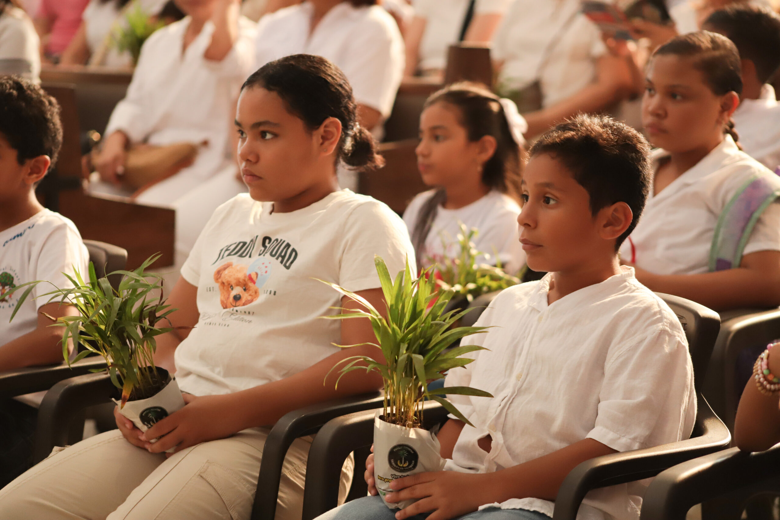 Barranquilla vivió un Domingo de Ramos sostenible: entregó 12.000 plántulas y semillas para sembrar 42 IMG 6847 scaled
