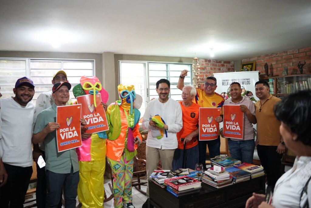 Iván Cepeda, el senador electo Orlando De La Hoz y el padre Cyrillus Swinne consolidan alianza social en Barranquilla. 42 IMG 20260615 WA0221