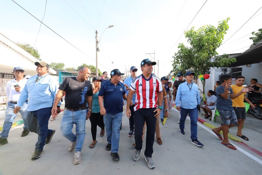 Alcalde Char entrega nuevas vías pavimentadas en el barrio Kennedy 42 Kenddy BO 3