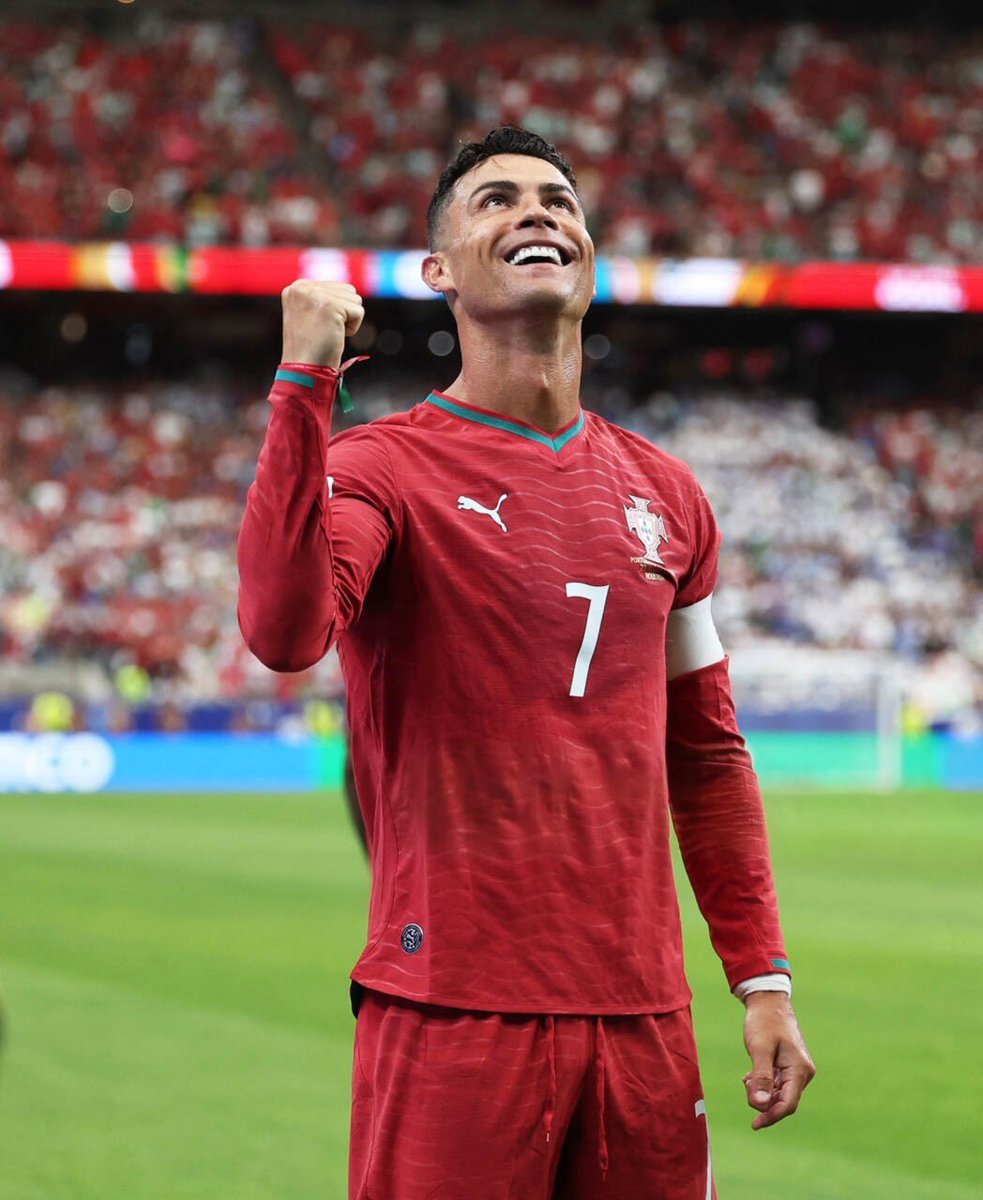 Cristiano Ronaldo: una leyenda que dejó huella en la historia de los Mundiales 42 HMQdZLsXEAAji1h