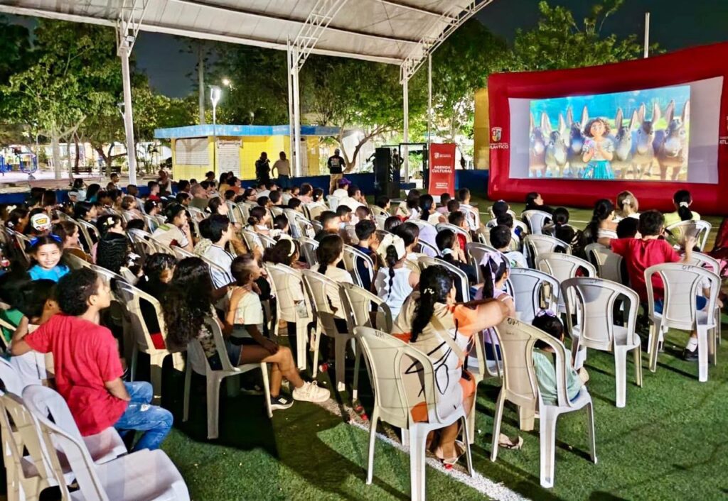 Zonal de Cine y Medios Audiovisuales se exhibió en plazas que construyó el Gobierno de Eduardo Verano 42 IMG 20260705 WA0017