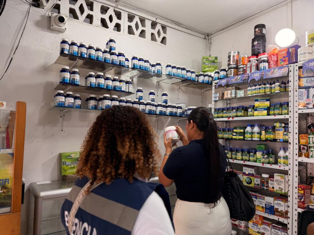 Alcaldia y Policía Nacional incautan productos sin registro INVIMA 42 IMG 20260709 WA0141