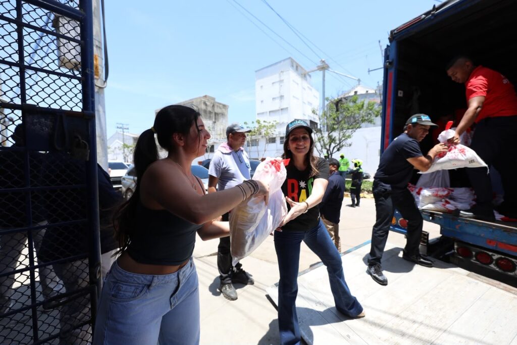 Alcalde Char lidera entrega de ayudas para afectados por el sismo en Colombia 42 Ayudas humanitarias 3