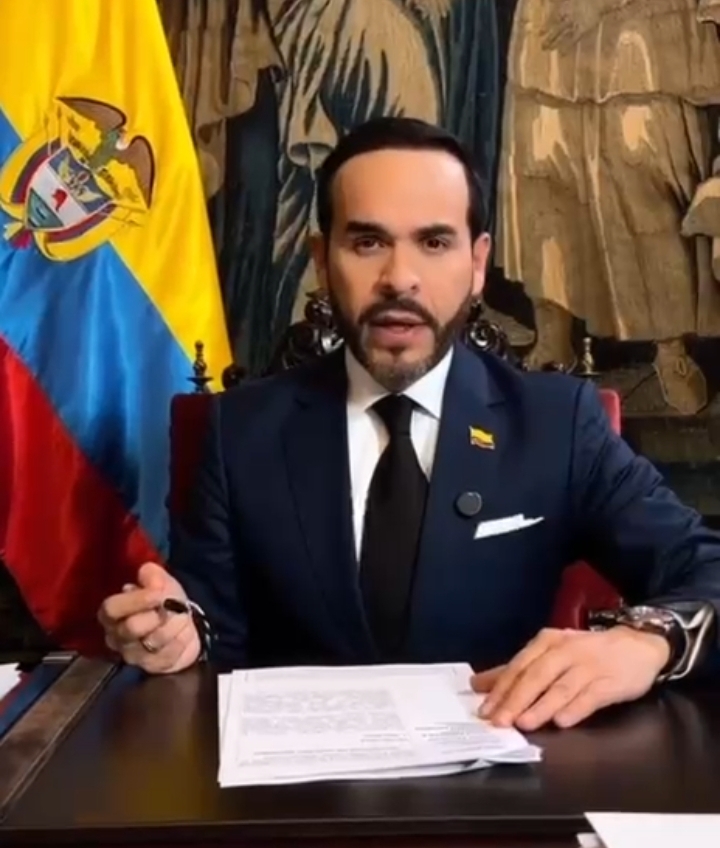 Presidente Abelardo De la Espriella firma decreto que levanta la suspensión del porte de armas 42 1370823
