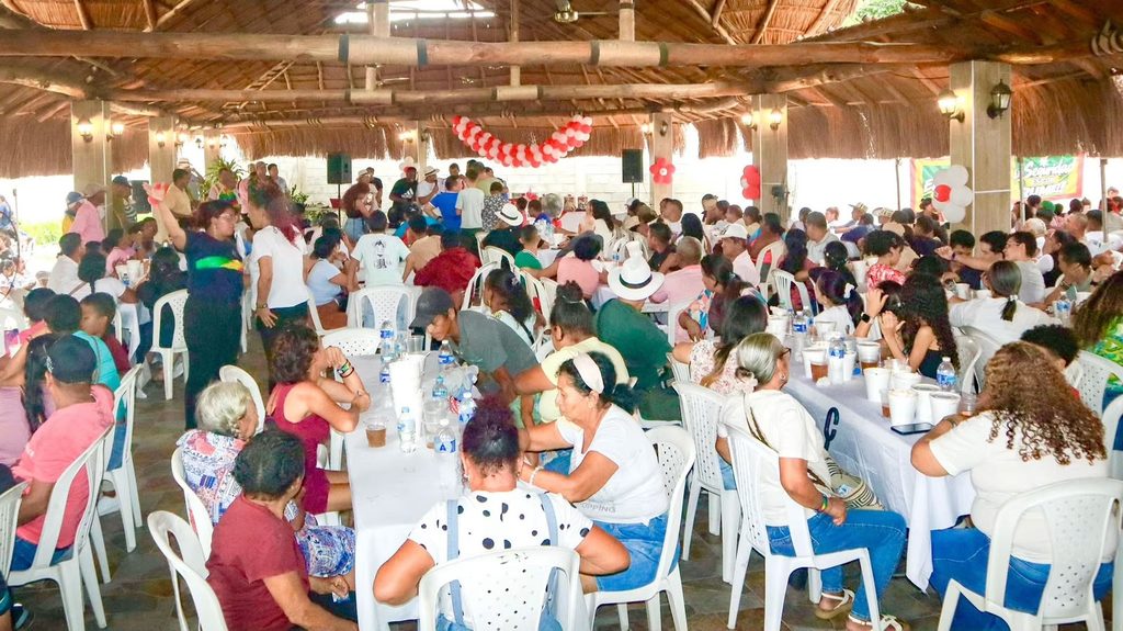 Celebración masiva de Amor y Amistad de Rumenigge con más de 1.700 líderes 43 1493429