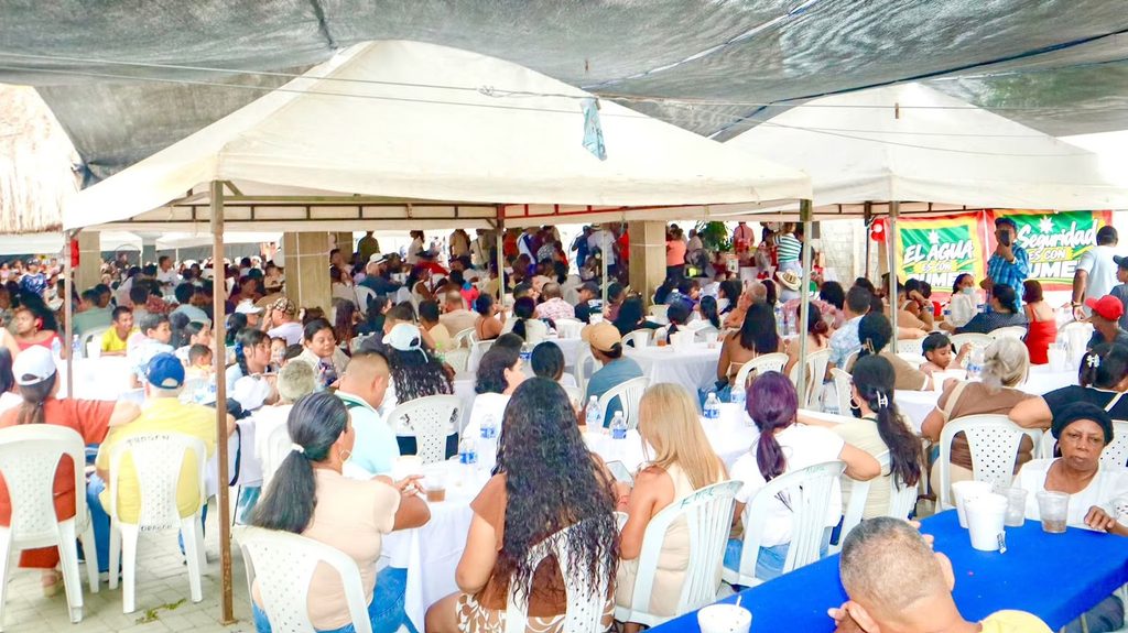 Celebración masiva de Amor y Amistad de Rumenigge con más de 1.700 líderes 44 1493430