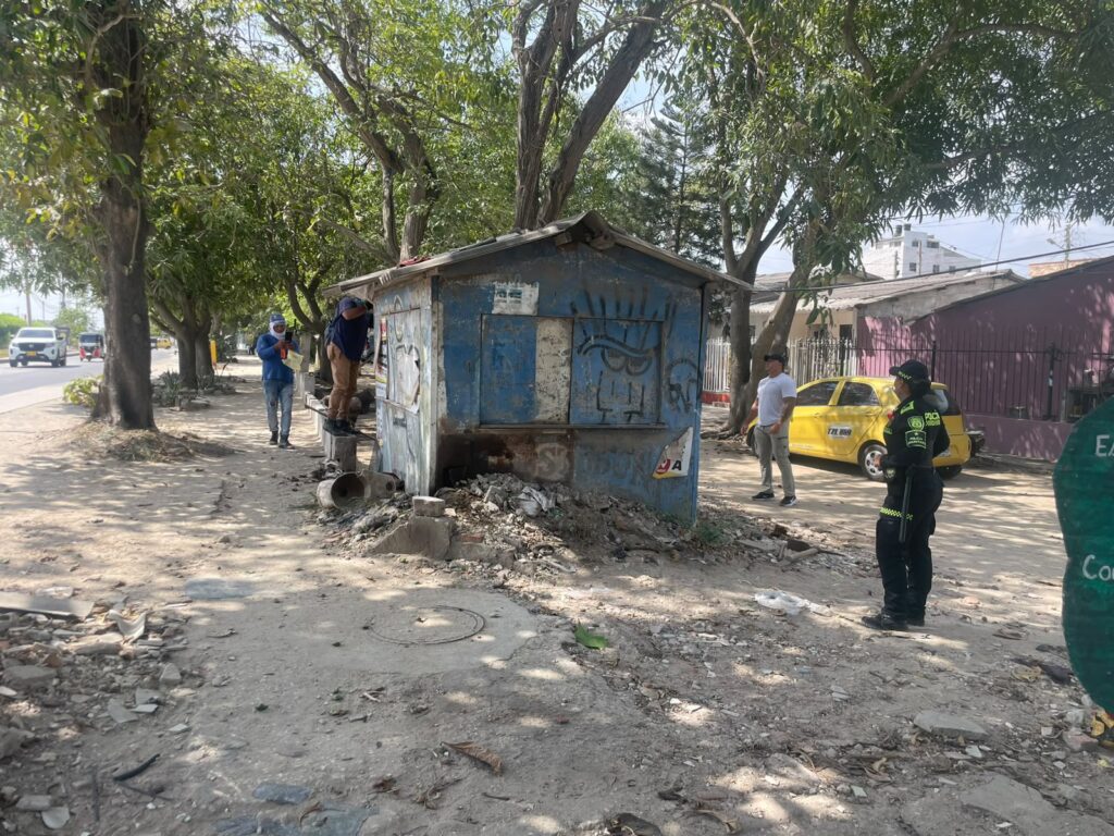 Alcaldía de Soledad recupera el espacio público y demuele kiosco en abandono en Costa Hermosa 43 IMG 20260917 WA0119