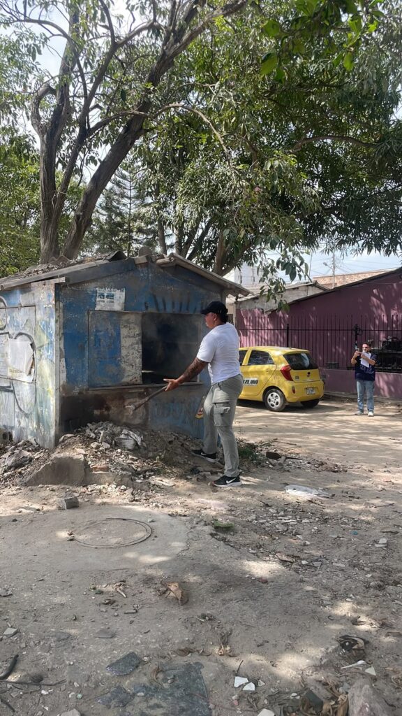 Alcaldía de Soledad recupera el espacio público y demuele kiosco en abandono en Costa Hermosa 42 IMG 20260917 WA0120