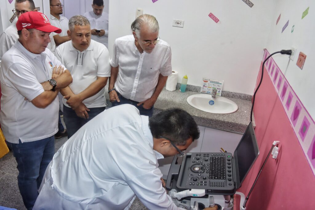 Gobernación del Atlántico entrega $973 millones en equipos biomédicos para fortalecer el hospital de Luruaco 42 IMG 20261009 WA0067