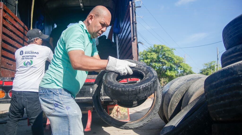 Soledad intensifica recolección de inservibles en puntos críticos para erradicar criaderos del mosquito transmisor del Dengue 42 IMG 20261028 WA0168