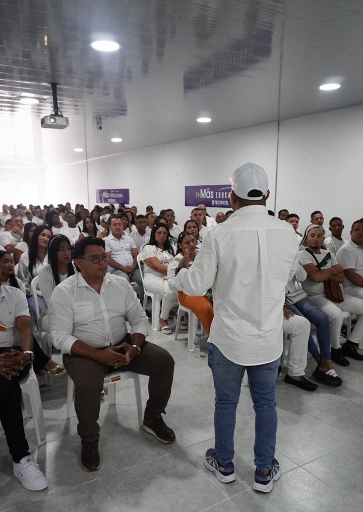 Más de 500 personas se certifican en seguridad privada, escoltas y supervisores gracias a iniciativa de Alexis Castillo y Federico Ucrós 42 Screenshot 20261010 174323 com hihonor photos SinglePhotoActivity